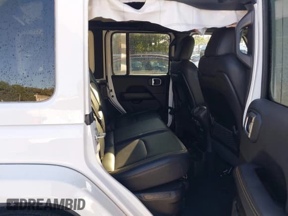 ✅ 2024 Jeep Wrangler Sahara • VIN: 1C4RJXP69RW231206 • Lot: 43353017. Listed on IAAI with 25,555 mi. Free auction sales archive from the USA and detailed vehicle history report at DreamBid. Image 8.