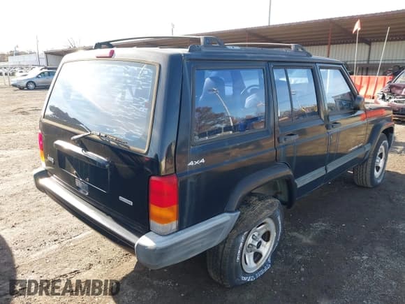 ✅ 2000 Jeep Cherokee • VIN: 1J4FF48S9YL203916 • Lot: 43690585. Listed on IAAI with 230,001 mi. Free auction sales archive from the USA and detailed vehicle history report at DreamBid. Image 4.