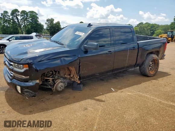 ✅ 2018 Chevrolet Silverado 1500 LTZ • VIN: 3GCUKSEJ5JG136579 • Лот: 67352275. Опубликован ранее на Copart с пробегом 206 788 миль. Бесплатный доступ к архиву аукционных продаж из США и подробный отчёт об истории автомобиля на DreamBid. Изображение 1.
