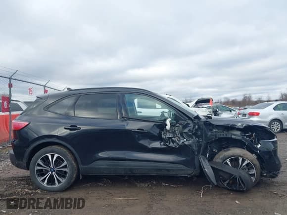 ✅ 2022 Ford Escape SEL • VIN: 1FMCU9H9XNUA43720 • Lot: 43773015. Wystawiony na IAAI z przebiegiem 23 741 mil. Bezpłatny archiwum sprzedaży aukcyjnych z USA i szczegółowy raport historii pojazdu na DreamBid. Zdjęcie 13.