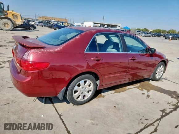 ✅ 2005 Honda Accord EX • VIN: 1HGCM56715A027021 • Lot: 85669795. Wystawiony na Copart z przebiegiem 190 364 mil. Bezpłatny archiwum sprzedaży aukcyjnych z USA i szczegółowy raport historii pojazdu na DreamBid. Zdjęcie 3.