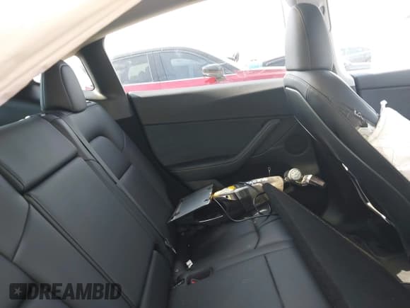 ✅ 2023 Tesla Model Y Performance • VIN: 7SAYGDEFXPF711562 • Lot: 43081300. Wystawiony na IAAI z przebiegiem Nie podano. Bezpłatny archiwum sprzedaży aukcyjnych z USA i szczegółowy raport historii pojazdu na DreamBid. Zdjęcie 8.