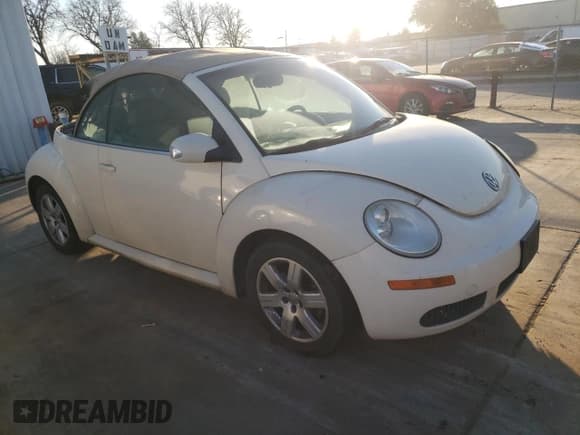 ✅ 2007 Volkswagen Beetle S • VIN: 3VWPG31Y17M414814 • Lot: 42352925. Wystawiony na Copart z przebiegiem 111 204 mil. Bezpłatny archiwum sprzedaży aukcyjnych z USA i szczegółowy raport historii pojazdu na DreamBid. Zdjęcie 4.