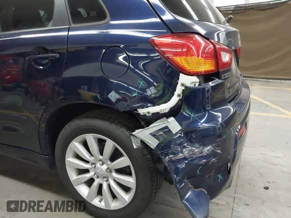 2011 Mitsubishi Outlander SE with VIN JA4AP4AU8BZ021809, listed as a IAAI auction lot 43383076 with 171,414 mi miles and . Bid and sale history available at DreamBid. Image 6.