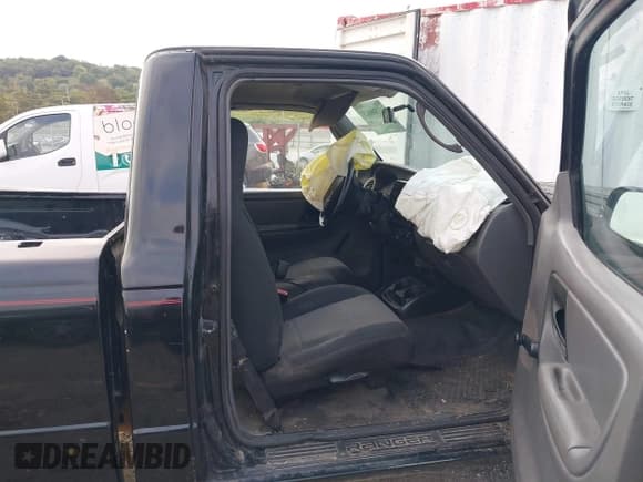 ✅ 2003 Ford Ranger XL • VIN: 1FTYR10U13PA32842 • Лот: 43321013. Опубликован ранее на IAAI с пробегом 205 433 миль. Бесплатный доступ к архиву аукционных продаж из США и подробный отчёт об истории автомобиля на DreamBid. Изображение 5.