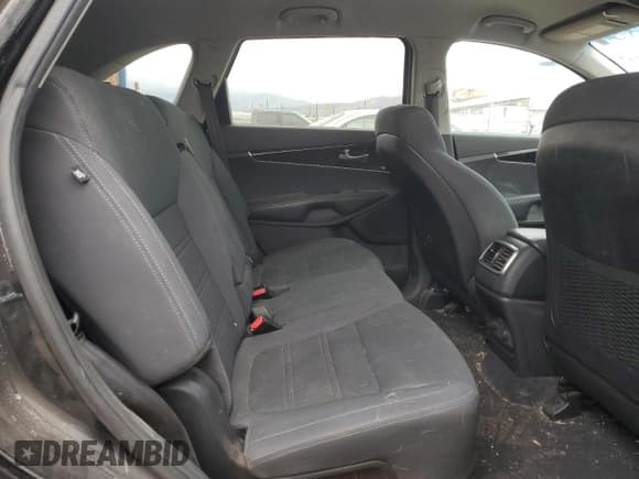 ✅ 2017 Kia Sorento LX • VIN: 5XYPGDA53HG209816 • Lot: 44679745. Listed on Copart with 95,022 mi. Free auction sales archive from the USA and detailed vehicle history report at DreamBid. Image 11.