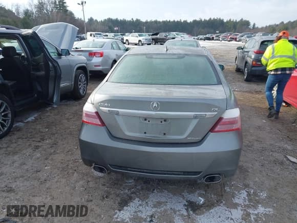 ✅ 2010 Acura RL Technology • VIN: JH4KB2F68AC000143 • Lot: 41371010. Wystawiony na IAAI z przebiegiem 301 920 mil. Bezpłatny archiwum sprzedaży aukcyjnych z USA i szczegółowy raport historii pojazdu na DreamBid. Zdjęcie 16.