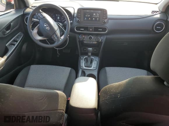 ✅ 2021 Hyundai Kona SE • VIN: KM8K12AA4MU622961 • Лот: 69034304. Опубликован ранее на Copart с пробегом 38 398 миль. Бесплатный доступ к архиву аукционных продаж из США и подробный отчёт об истории автомобиля на DreamBid. Изображение 8.