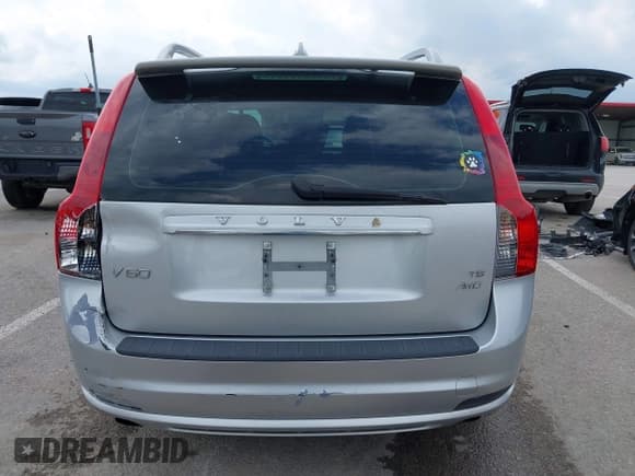 ✅ 2009 Volvo V50 R-Design • VIN: YV1MJ672292464766 • Lot: 42252914. Listed on IAAI with 169,615 mi. Free auction sales archive from the USA and detailed vehicle history report at DreamBid. Image 16.