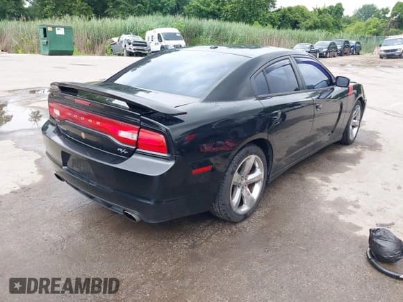 ✅ 2012 Dodge Charger RT • VIN: 2C3CDXCTXCH105083 • Лот: 42705752. Опубликован ранее на IAAI с пробегом 221 460 миль. Бесплатный доступ к архиву аукционных продаж из США и подробный отчёт об истории автомобиля на DreamBid. Изображение 4.