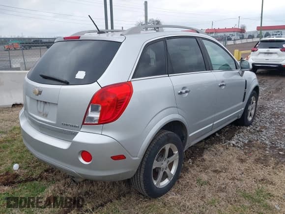 ✅ 2013 Chevrolet Captiva Sport LT • VIN: 3GNAL3EK8DS627381 • Lot: 41493770. Wystawiony na IAAI z przebiegiem 84 089 mil. Bezpłatny archiwum sprzedaży aukcyjnych z USA i szczegółowy raport historii pojazdu na DreamBid. Zdjęcie 4.