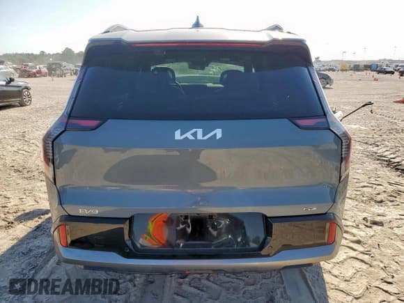 ✅ 2024 Kia EV9 GT-Line • VIN: KNDAEFS53R6029858 • Lot: 81588455. Wystawiony na Copart z przebiegiem 11 849 mil. Bezpłatny archiwum sprzedaży aukcyjnych z USA i szczegółowy raport historii pojazdu na DreamBid. Zdjęcie 6.