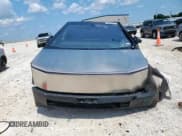 ✅ 2025 Tesla Cybertruck • VIN: 7G2CEHEDXSA060939 • Лот: 68068815. Опубликован ранее на Copart с пробегом 9 267 миль. Бесплатный доступ к архиву аукционных продаж из США и подробный отчёт об истории автомобиля на DreamBid. Изображение 5.