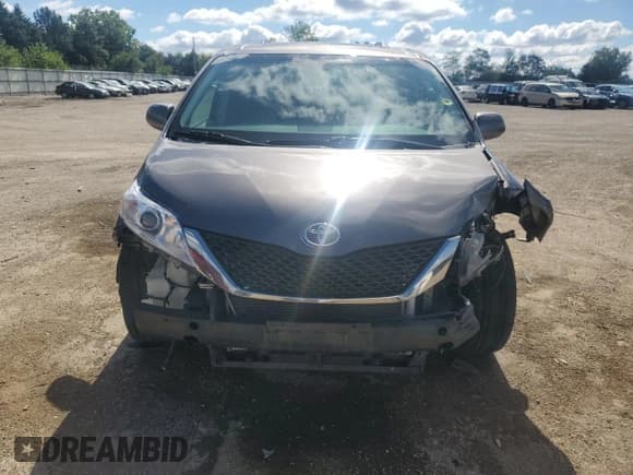 ✅ 2012 Toyota Sienna SE • VIN: 5TDXK3DC5CS206270 • Lot: 69631785. Wystawiony na Copart z przebiegiem 253 517 mil. Bezpłatny archiwum sprzedaży aukcyjnych z USA i szczegółowy raport historii pojazdu na DreamBid. Zdjęcie 5.