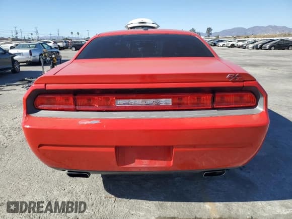 ✅ 2014 Dodge Challenger R/T Classic • VIN: 2C3CDYBT2EH224465 • Lot: 77248124. Wystawiony na Copart z przebiegiem 142 582 mil. Bezpłatny archiwum sprzedaży aukcyjnych z USA i szczegółowy raport historii pojazdu na DreamBid. Zdjęcie 6.