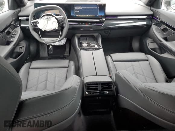 ✅ 2024 BMW 5 Series 530i xDrive • VIN: WBA53FJ09RCP92771 • Lot: 86851785. Wystawiony na Copart z przebiegiem 6 566 mil. Bezpłatny archiwum sprzedaży aukcyjnych z USA i szczegółowy raport historii pojazdu na DreamBid. Zdjęcie 8.