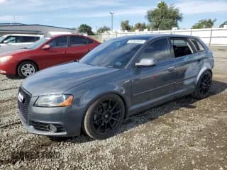 ✅ 2011 Audi A3 Premium Plus • VIN: WAUKEAFM9BA097588 • Lot: 92603035. Wystawiony na Copart z przebiegiem 132 285 mil. Bezpłatny archiwum sprzedaży aukcyjnych z USA i szczegółowy raport historii pojazdu na DreamBid. Zdjęcie 1.