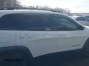 ✅ 2019 Jeep Cherokee Trailhawk Elite • VIN: 1C4PJMBX4KD207368 • Lot: 41898251. Wystawiony na IAAI z przebiegiem 49 847 mil. Bezpłatny archiwum sprzedaży aukcyjnych z USA i szczegółowy raport historii pojazdu na DreamBid. Zdjęcie 13.