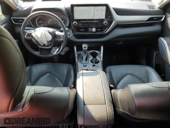 ✅ 2022 Toyota Highlander Platinum • VIN: 5TDFZRBH1NS211509 • Lot: 71289265. Wystawiony na Copart z przebiegiem 44 598 mil. Bezpłatny archiwum sprzedaży aukcyjnych z USA i szczegółowy raport historii pojazdu na DreamBid. Zdjęcie 8.