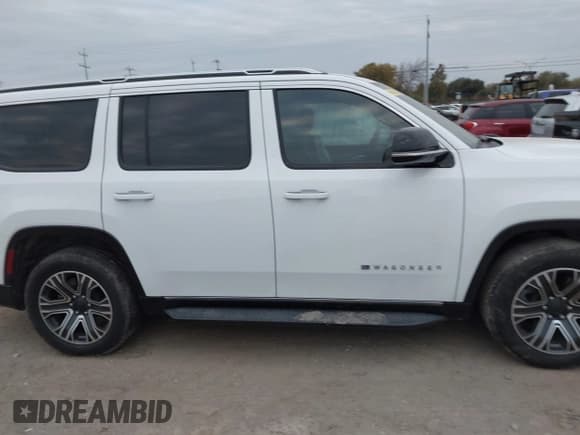 ✅ 2024 Jeep Wagoneer Series II • VIN: 1C4SJUBP2RS169557 • Lot: 43870390. Wystawiony na IAAI z przebiegiem 48 480 mil. Bezpłatny archiwum sprzedaży aukcyjnych z USA i szczegółowy raport historii pojazdu na DreamBid. Zdjęcie 13.