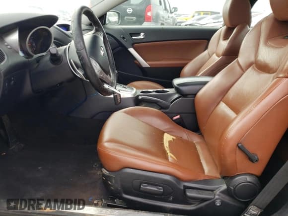 ✅ 2010 Hyundai Genesis Coupe Grand Touring • VIN: KMHHU6KH2AU038252 • Lot: 51447365. Listed on Copart with 92,869 mi. Free auction sales archive from the USA and detailed vehicle history report at DreamBid. Image 7.