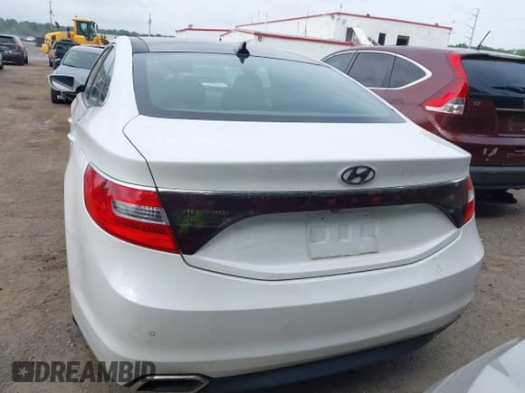 ✅ 2017 Hyundai Azera Limited • VIN: KMHFH4JG5HA572821 • Lot: 42449503. Listed on IAAI with 100,514 mi. Free auction sales archive from the USA and detailed vehicle history report at DreamBid. Image 16.