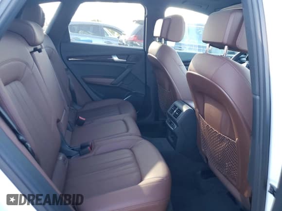 ✅ 2020 Audi Q5 Premium • VIN: WA1ANAFY1L2092022 • Lot: 82307155. Wystawiony na Copart z przebiegiem 51 895 mil. Bezpłatny archiwum sprzedaży aukcyjnych z USA i szczegółowy raport historii pojazdu na DreamBid. Zdjęcie 11.