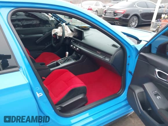 ✅ 2025 Honda Civic Type R • VIN: JHMFL5G43SX000798 • Lot: 41789515. Wystawiony na IAAI z przebiegiem 5 088 mil. Bezpłatny archiwum sprzedaży aukcyjnych z USA i szczegółowy raport historii pojazdu na DreamBid. Zdjęcie 5.