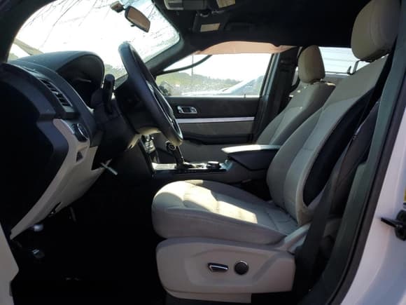 ✅ 2018 Ford Explorer • VIN: 1FM5K8B84JGB00396 • Lot: 71170105. Wystawiony na Copart z przebiegiem Nie podano. Bezpłatny archiwum sprzedaży aukcyjnych z USA i szczegółowy raport historii pojazdu na DreamBid. Zdjęcie 7.