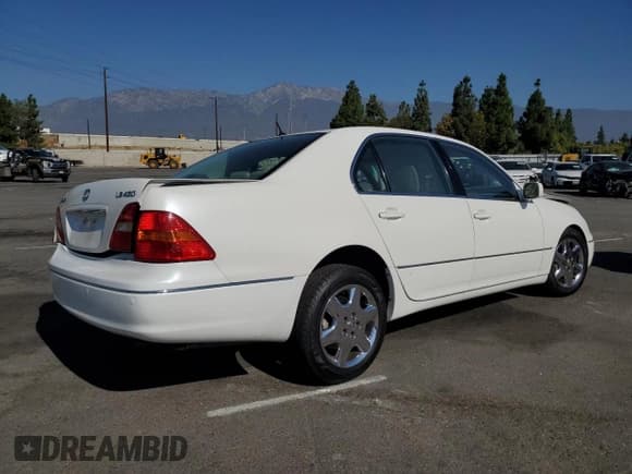 ✅ 2001 Lexus LS 430 • VIN: JTHBN30F410045734 • Lot: 81953195. Listed on Copart with 173,028 mi. Free auction sales archive from the USA and detailed vehicle history report at DreamBid. Image 3.