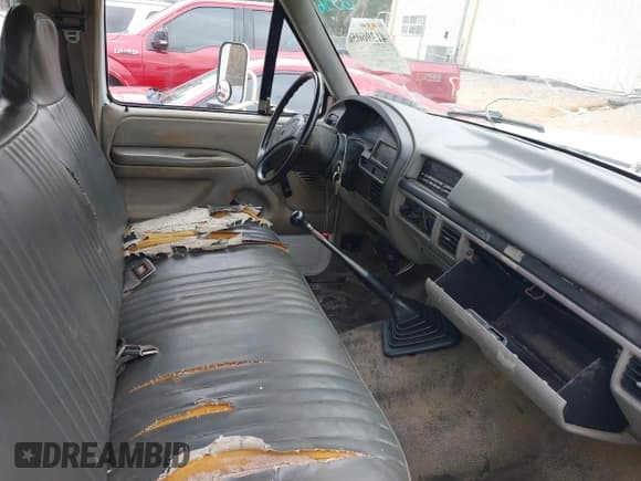 ✅ 1997 Ford F-250 • VIN: 1FTHW25F9VEA04505 • Lot: 41396056. Wystawiony na IAAI z przebiegiem 287 294 mil. Bezpłatny archiwum sprzedaży aukcyjnych z USA i szczegółowy raport historii pojazdu na DreamBid. Zdjęcie 5.