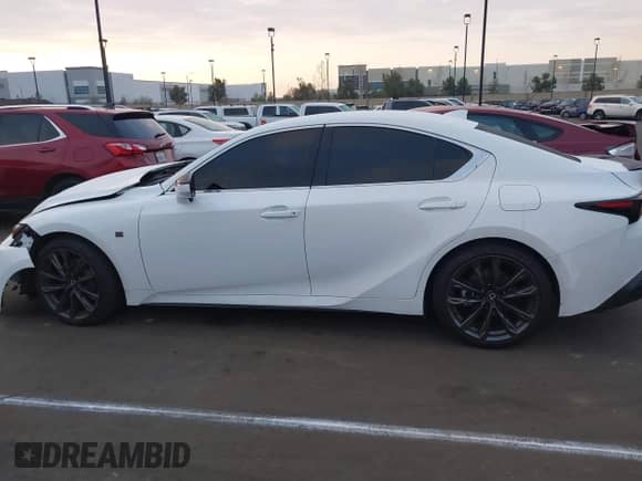 2024 Lexus IS 300 с VIN JTHBA1D2XR5131510, выставлен на аукционе IAAI как лот 41460652 с пробегом 10 580 миль миль и . История ставок и продаж доступна на DreamBid. Изображение 14.