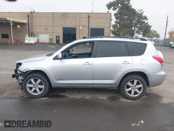 ✅ 2006 Toyota RAV4 Limited • VIN: JTMBK31V265004402 • Lot: 43783688. Wystawiony na IAAI z przebiegiem 218 113 mil. Bezpłatny archiwum sprzedaży aukcyjnych z USA i szczegółowy raport historii pojazdu na DreamBid. Zdjęcie 15.