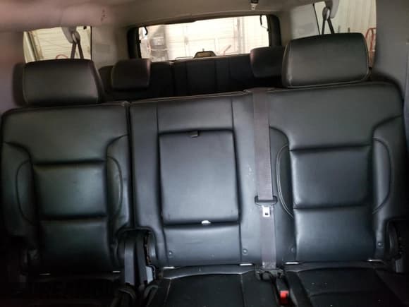 ✅ 2015 Chevrolet Suburban LT • VIN: 1GNSKJKC1FR625082 • Lot: 63409584. Wystawiony na Copart z przebiegiem 220 627 mil. Bezpłatny archiwum sprzedaży aukcyjnych z USA i szczegółowy raport historii pojazdu na DreamBid. Zdjęcie 10.