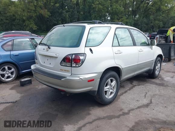 ✅ 2002 Lexus RX 300 • VIN: JTJHF10U820276405 • Лот: 42288420. Опубликован ранее на IAAI с пробегом Не указан. Бесплатный доступ к архиву аукционных продаж из США и подробный отчёт об истории автомобиля на DreamBid. Изображение 4.