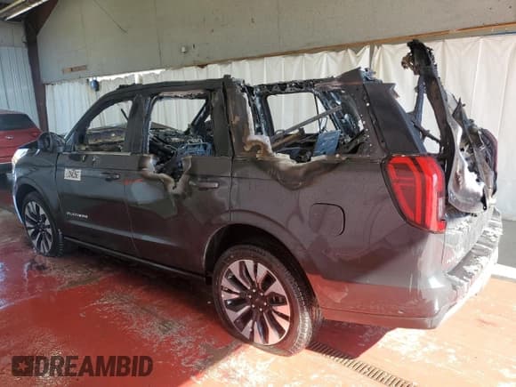 ✅ 2025 Ford Expedition Platinum • VIN: 1FMJU1M89SEA37922 • Lot: 80721475. Wystawiony na Copart z przebiegiem Nie podano. Bezpłatny archiwum sprzedaży aukcyjnych z USA i szczegółowy raport historii pojazdu na DreamBid. Zdjęcie 2.