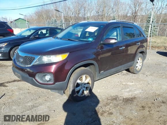 ✅ 2011 Kia Sorento LX • VIN: 5XYKTCA10BG175984 • Lot: 43884446. Listed on IAAI with 214,495 mi. Free auction sales archive from the USA and detailed vehicle history report at DreamBid. Image 2.