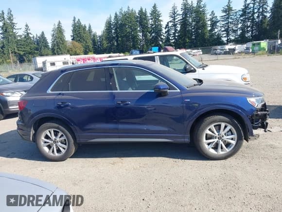 ✅ 2025 Audi Q3 S line Premium • VIN: WA1DECF31S1055912 • Lot: 42830925. Listed on IAAI with 3,500 mi. Free auction sales archive from the USA and detailed vehicle history report at DreamBid. Image 14.