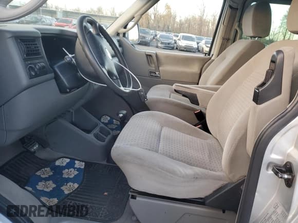 ✅ 2003 Volkswagen EuroVan MV • VIN: WV2MB47053H002505 • Лот: 83840884. Опубликован ранее на Copart с пробегом 250 786 миль. Бесплатный доступ к архиву аукционных продаж из США и подробный отчёт об истории автомобиля на DreamBid. Изображение 7.