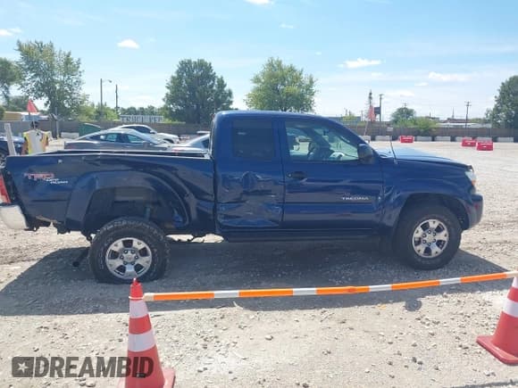 ✅ 2005 Toyota Tacoma • VIN: 5TEUU42N05Z095916 • Lot: 43121436. Listed on IAAI with 129,848 mi. Free auction sales archive from the USA and detailed vehicle history report at DreamBid. Image 13.