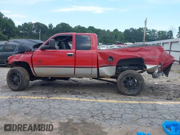 ✅ 2001 Dodge 2500 • VIN: 1B7KF23611J270496 • Lot: 43013031. Listed on IAAI with 341,060 mi. Free auction sales archive from the USA and detailed vehicle history report at DreamBid. Image 14.