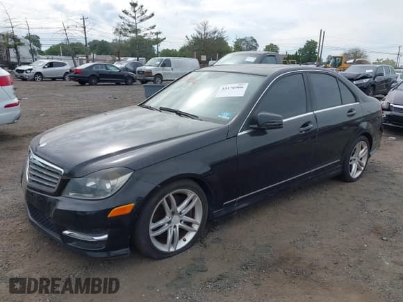 ✅ 2013 Mercedes-Benz C 300 Sport • VIN: WDDGF8AB4DR276989 • Lot: 43176906. Listed on IAAI with 88,042 mi. Free auction sales archive from the USA and detailed vehicle history report at DreamBid. Image 2.