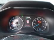 ✅ 2021 Toyota RAV4 Hybrid XLE • VIN: 4T3R6RFVXMU015233 • Lot: 43462505. Wystawiony na IAAI z przebiegiem 91 063 mil. Bezpłatny archiwum sprzedaży aukcyjnych z USA i szczegółowy raport historii pojazdu na DreamBid. Zdjęcie 7.