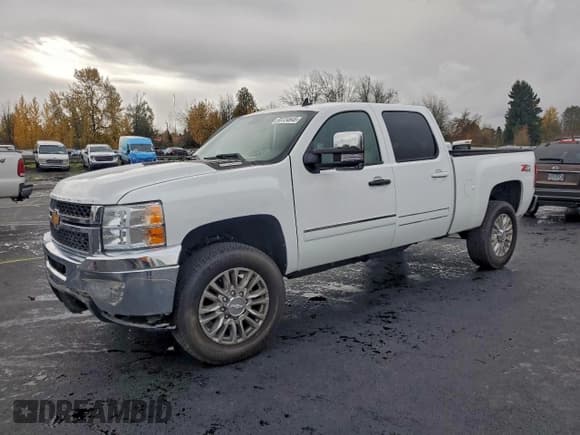 ✅ 2013 Chevrolet Silverado 2500HD LTZ • VIN: 1GC1KYE8XDF202603 • Лот: 93724645. Опубликован ранее на Copart с пробегом 101 927 миль. Бесплатный доступ к архиву аукционных продаж из США и подробный отчёт об истории автомобиля на DreamBid. Изображение 1.