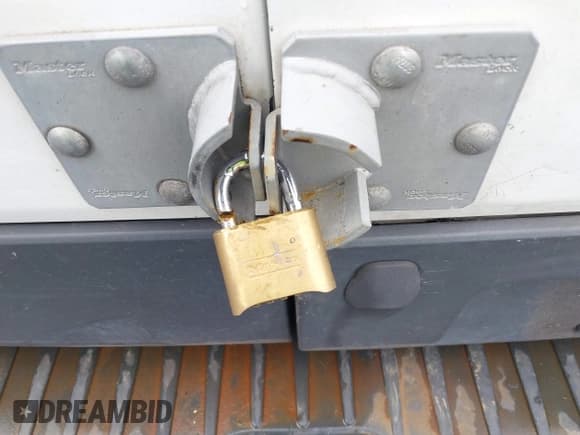 ✅ 2017 Ford Transit • VIN: 1FTYE1YMXHKA68209 • Lot: 43036951. Wystawiony na IAAI z przebiegiem 124 871 mil. Bezpłatny archiwum sprzedaży aukcyjnych z USA i szczegółowy raport historii pojazdu na DreamBid. Zdjęcie 18.