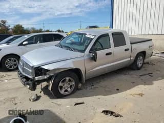 ✅ 2006 Dodge Dakota SLT • VIN: 1D7HW48NX6S589635 • Lot: 91189475. Wystawiony na Copart z przebiegiem 151 536 mil. Bezpłatny archiwum sprzedaży aukcyjnych z USA i szczegółowy raport historii pojazdu na DreamBid. Zdjęcie 1.