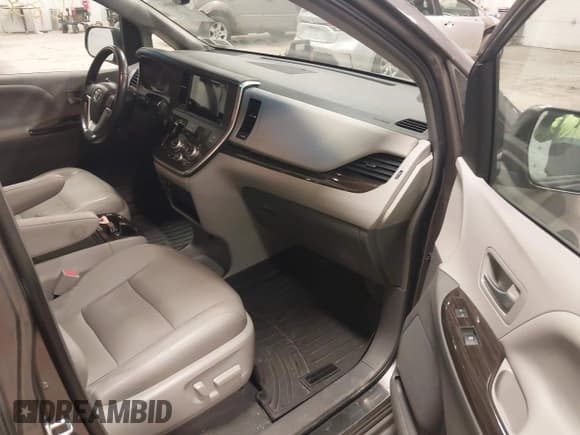 ✅ 2015 Toyota Sienna XLE • VIN: 5TDDK3DC5FS106497 • Lot: 43806941. Listed on IAAI with 120,586 mi. Free auction sales archive from the USA and detailed vehicle history report at DreamBid. Image 5.