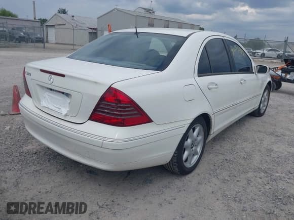 ✅ 2002 Mercedes-Benz C 230/260/280/320 • VIN: WDBRF64J12F288296 • Lot: 42883189. Wystawiony na IAAI z przebiegiem Nie podano. Bezpłatny archiwum sprzedaży aukcyjnych z USA i szczegółowy raport historii pojazdu na DreamBid. Zdjęcie 4.