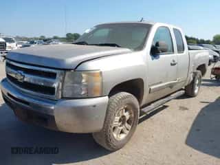 2007 Chevrolet Silverado 1500 2LT z VIN 2GCEC19J871617627, wystawiony jako IAAI lot #43373389 z przebiegiem Nie podano mil oraz . Historia ofert i sprzedaży dostępna na DreamBid. Obrazek 2.