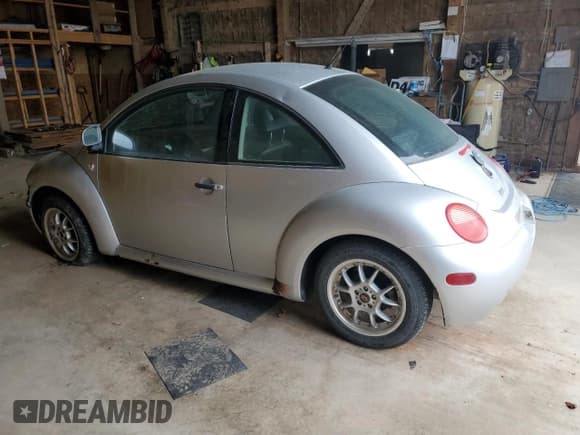 ✅ 2000 Volkswagen Beetle GLS • VIN: 3VWCF21CXYM460045 • Лот: 51130575. Опубликован ранее на Copart с пробегом 201 289 миль. Бесплатный доступ к архиву аукционных продаж из США и подробный отчёт об истории автомобиля на DreamBid. Изображение 2.